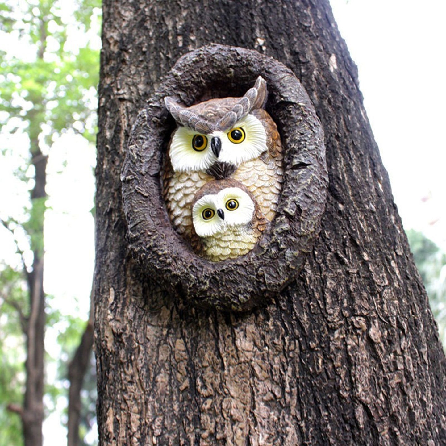 Owl with Tree Hole Statue – Weather-Resistant Resin Garden Decor with Natural Bark Texture – Outdoor Wall Hanging Ornament for Yard, Patio, and Forest Theme Decoration