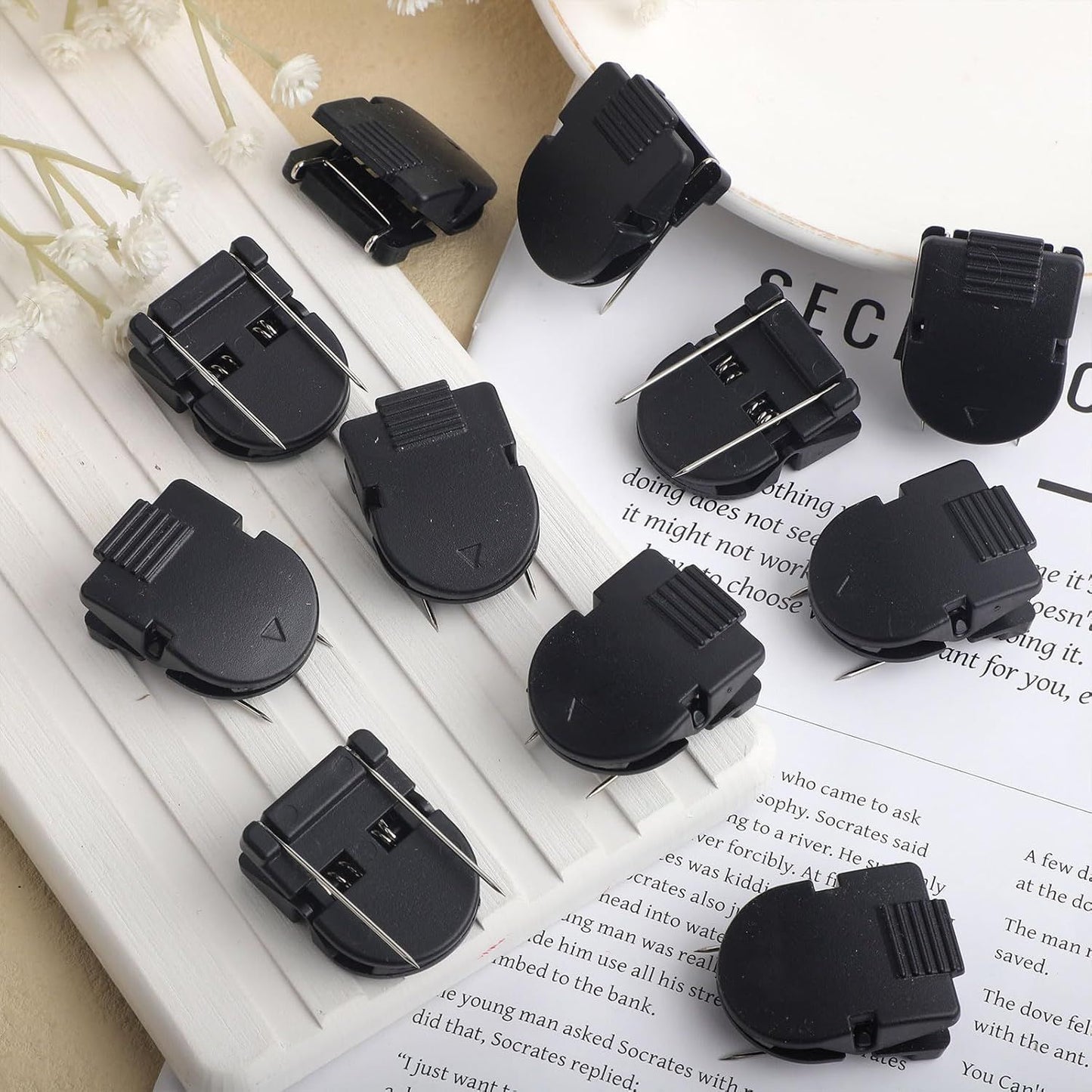 12pcs Cubicle Clips for Fabric Walls, Plastic Stainless Steel Fabric Panel Wall Clips Cubicle Hooks Cubicle Wall Accessories for Picture Note Memo Hanging