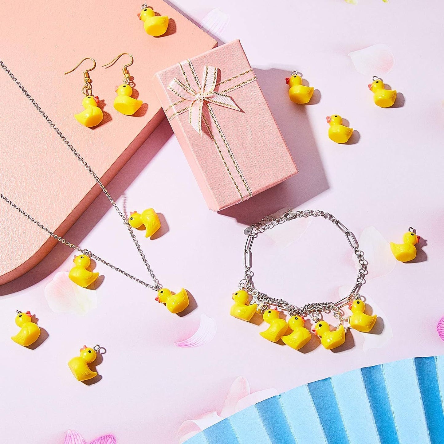 80 Pieces Mini Resin Duck lamingo Charms Pendants indings Charm DIY Duck Pendants or Bracelet Necklace Earrings Keychain Crats
