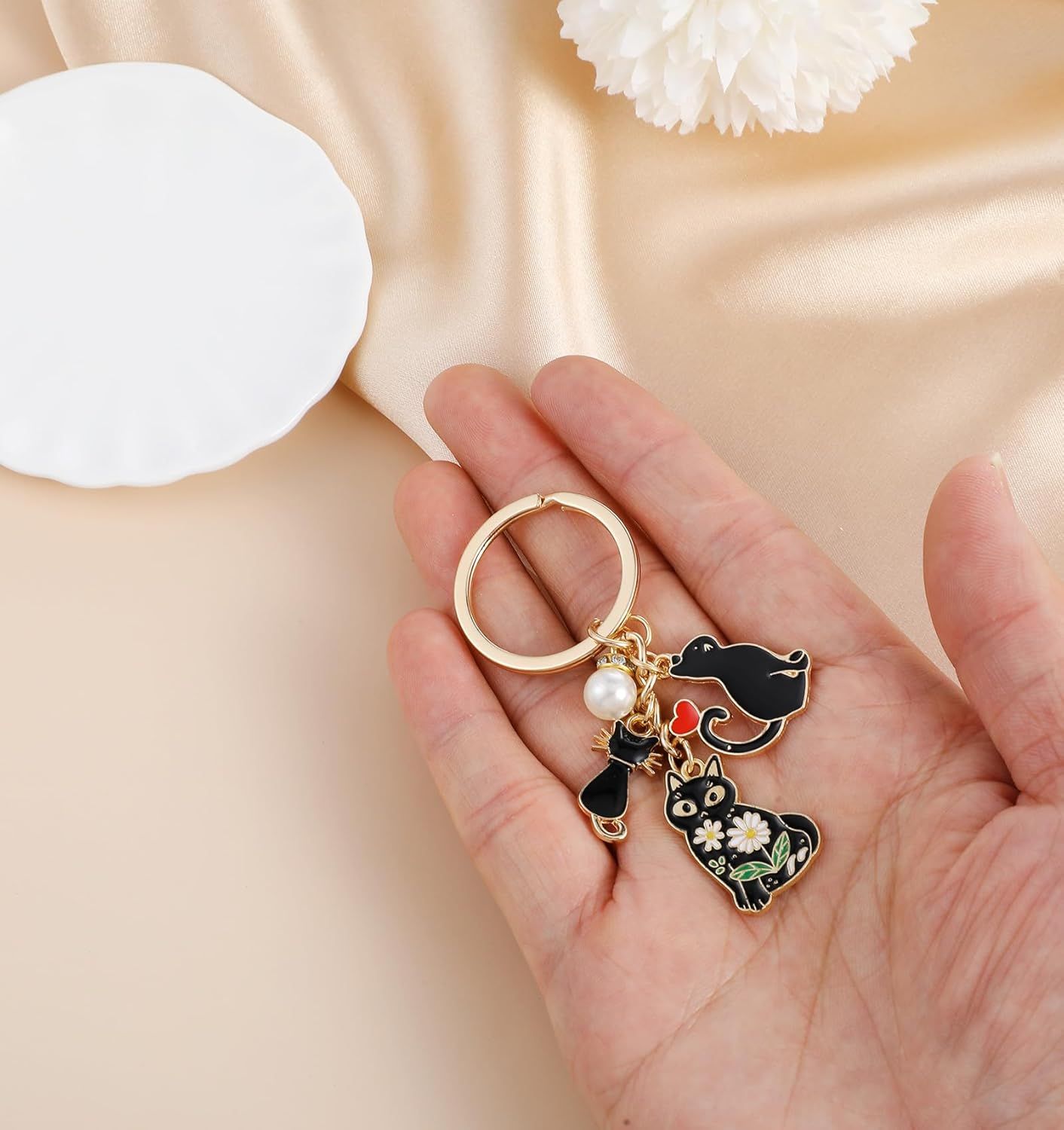 Black Cat Key Chain, Black Cat Keychain, Cute Enamel Daisy Enamel Design Cartoon Kitten Keychain for Girls and Pet Lovers Birthday Accessories