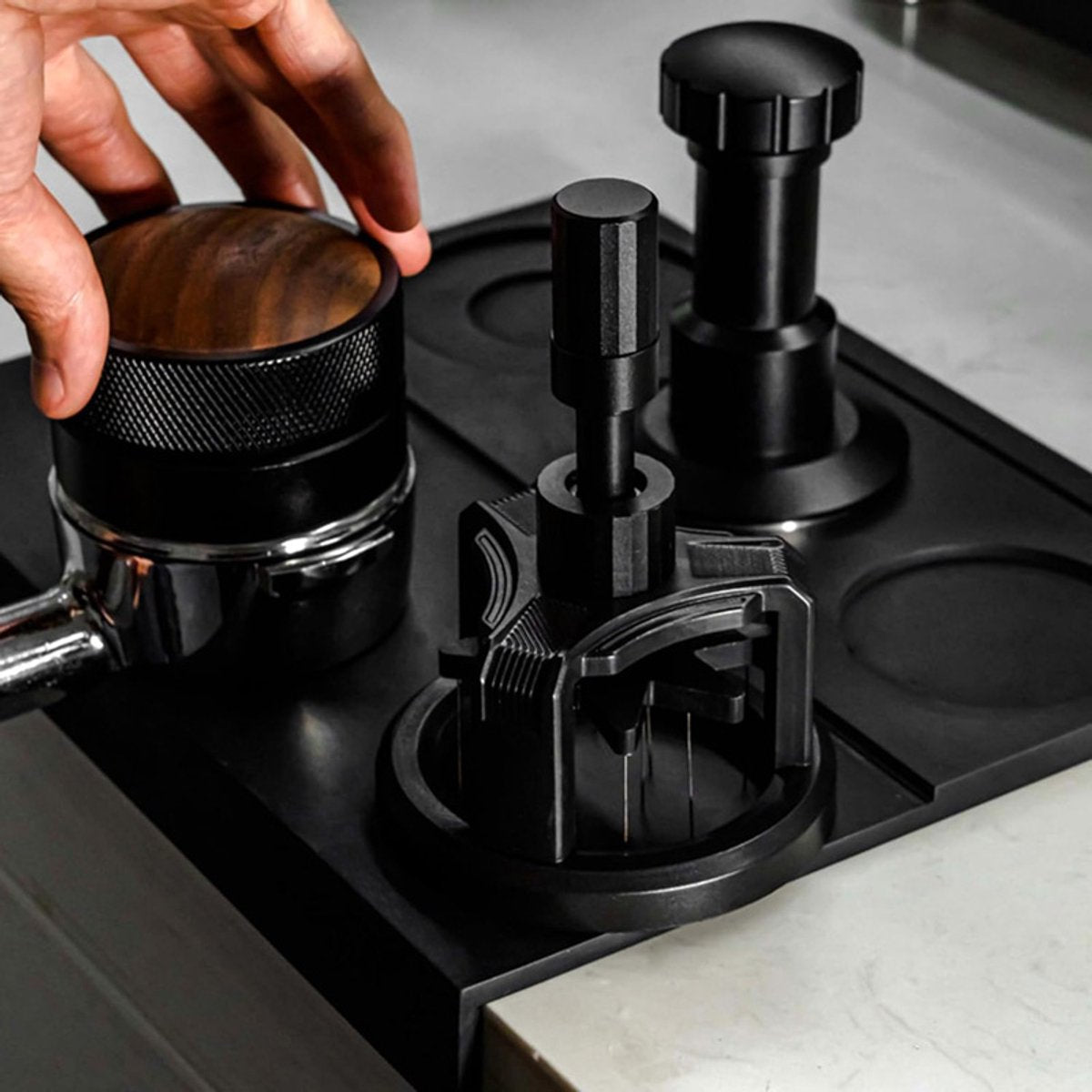 Manual coffee press - Magnetic coffee preparation tool - Coffee maker accessory - Non-slip prong mixer - Countertop - Workstation - Coffee preparation - Homemade coffee grounds cleaner - 58 mm coffee press