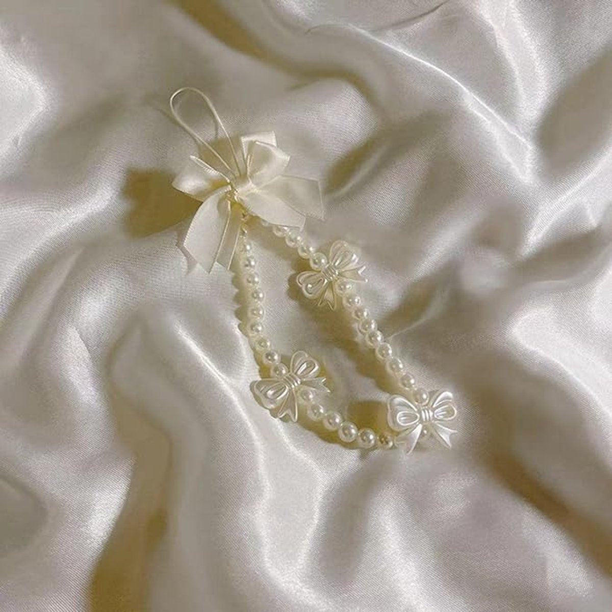 Phone pendant - cute phone chain - aesthetic heart-shaped pearl cord ornament