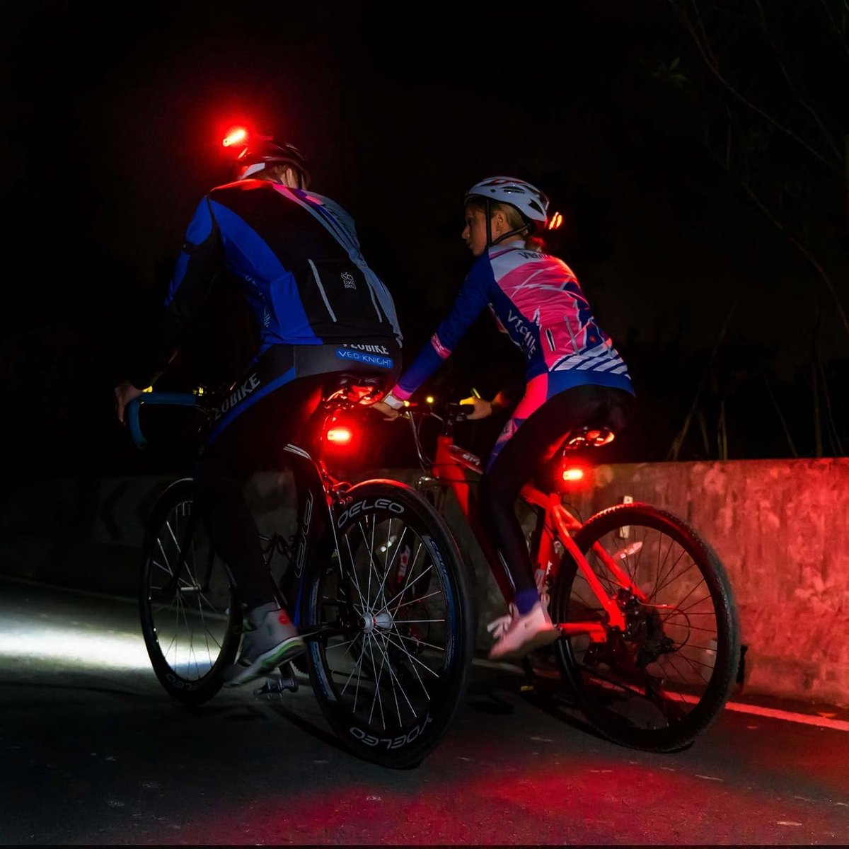 2-Piece Bicycle Light - Bicycle Rear Light - Bicycle Rear Lights - Front Light & Rear Light - USB Rechargeable Bicycle Lighting - LED Bicycle Light - Bicycle Lights - Drop-Resistant & Waterproof - Bicycle Light Suitable For Any Bike - for Night Riding - R