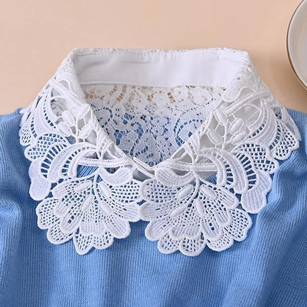Blouse collar - Collars - Loose collar - Fake collar - Sweater Decorative - Round collar - White - One size - Lace - Detachable - Floral Pattern design - Adjustable