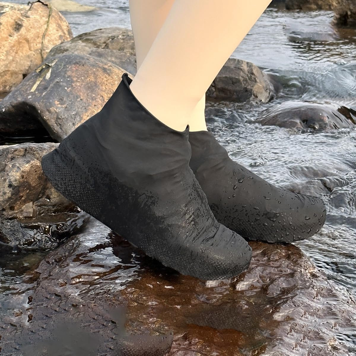 Overshoes - 1 Pair - Waterproof Silicone Overshoes - Reusable, Non-slip, Suitable for Outdoor Activities (Black - Size M)