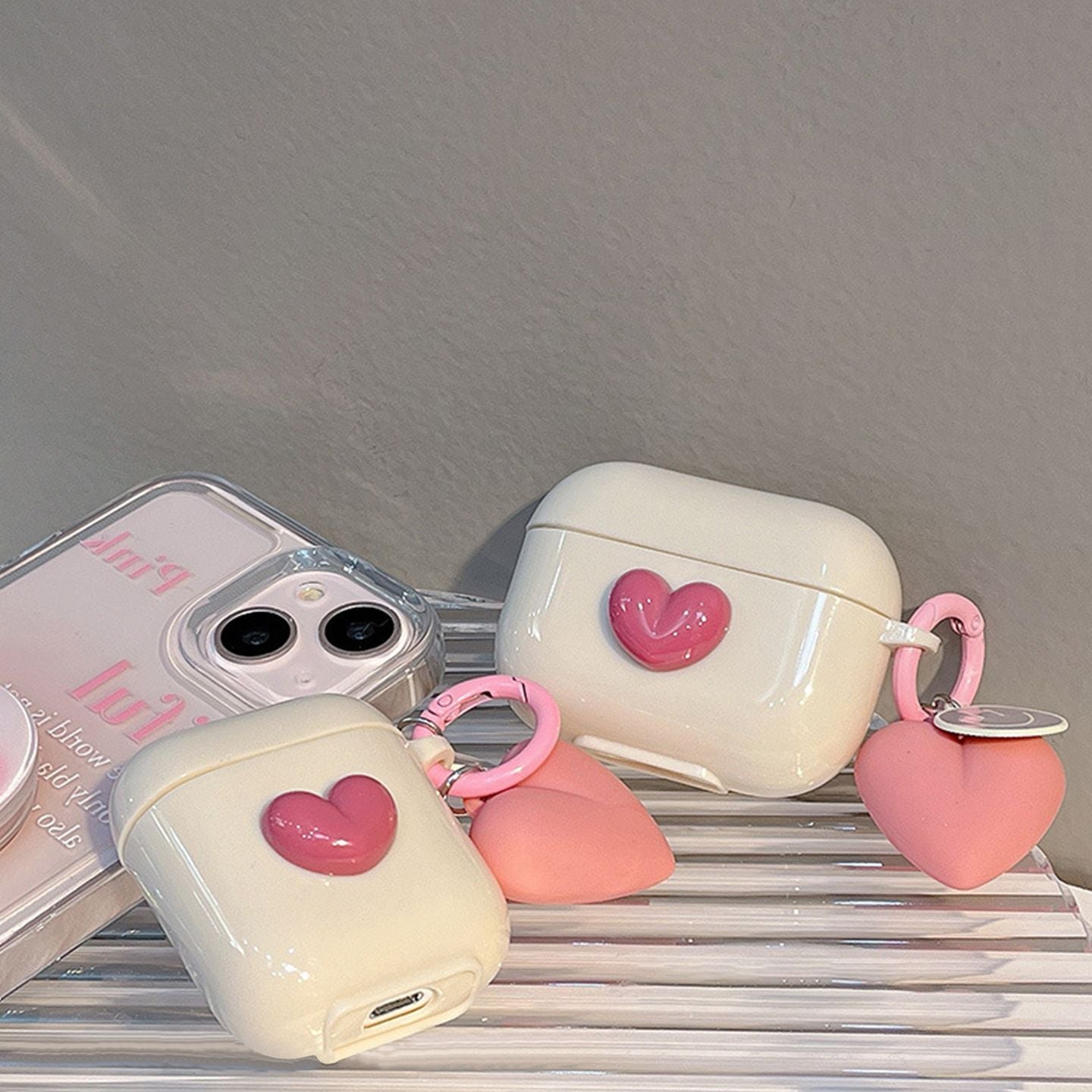 Beige shell + smiling heart pendant AirPods 3