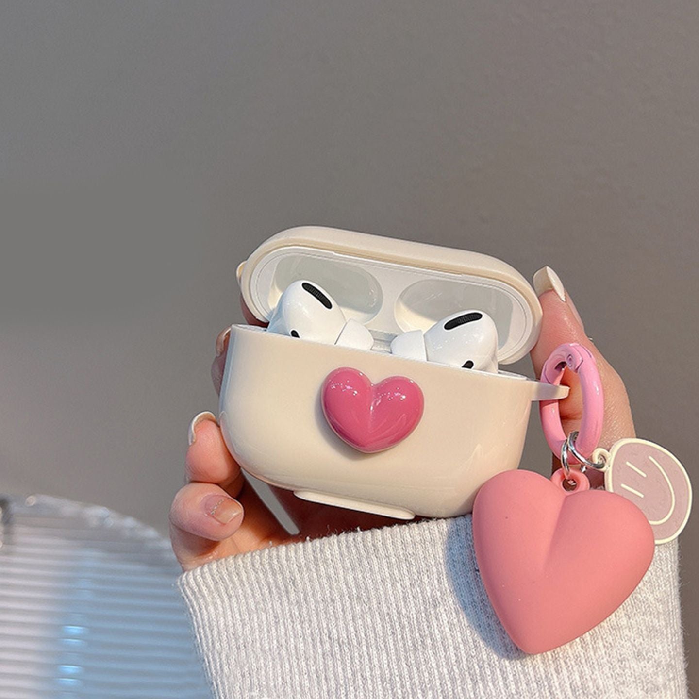 Beige shell + smiling heart pendant AirPods 3