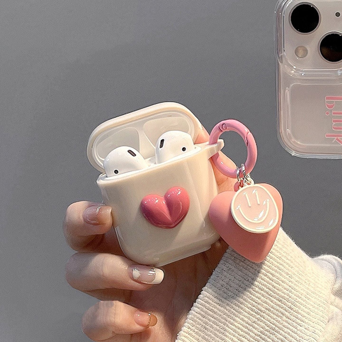 Beige shell + smiling heart pendant AirPods Pro