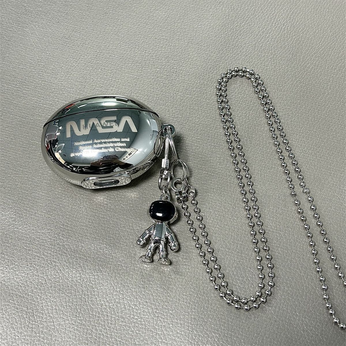 Laser Engraved Astronaut + Matching Keychain Apple AirPods 3