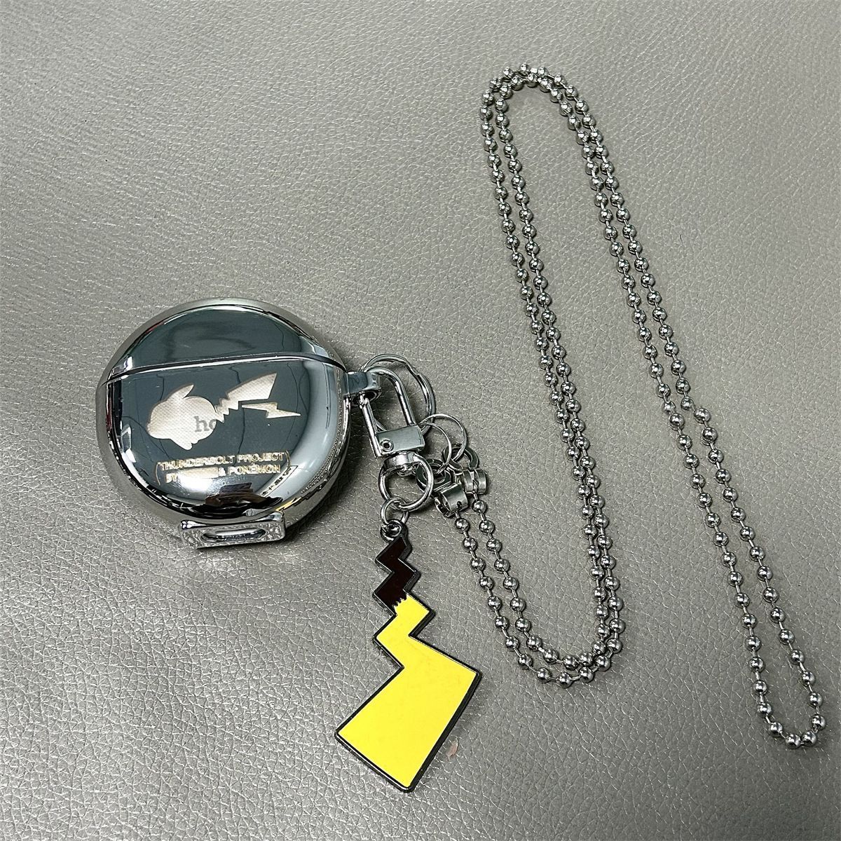 Laser Engraved XX Bear + Matching Keychain + Necklace AirPods pro
