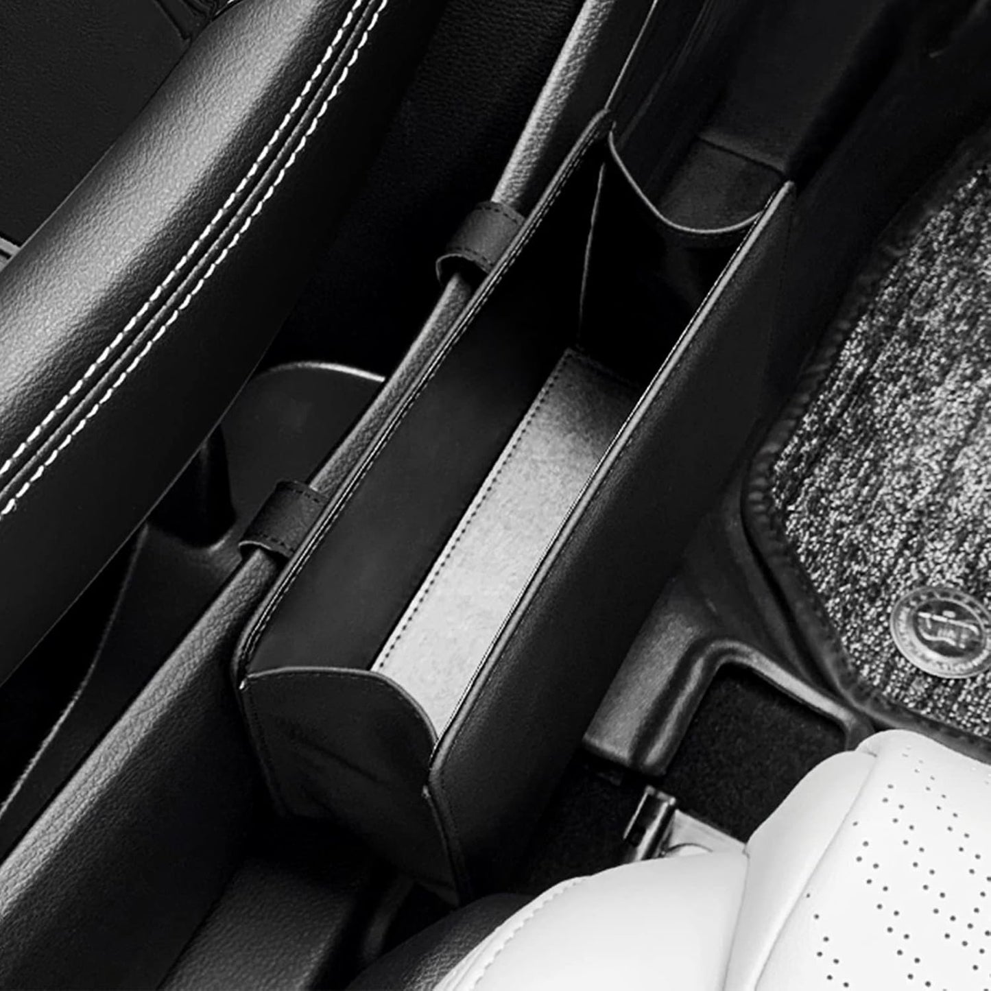 Car Trash Can, Leather Vehicle Trash Bin Car Dustbin Garbage Organizer Holder with 30 Pcs Trash Bags, Foldable Hanging Mini Cars Storage Bag Container for Auto, SUV (Black)