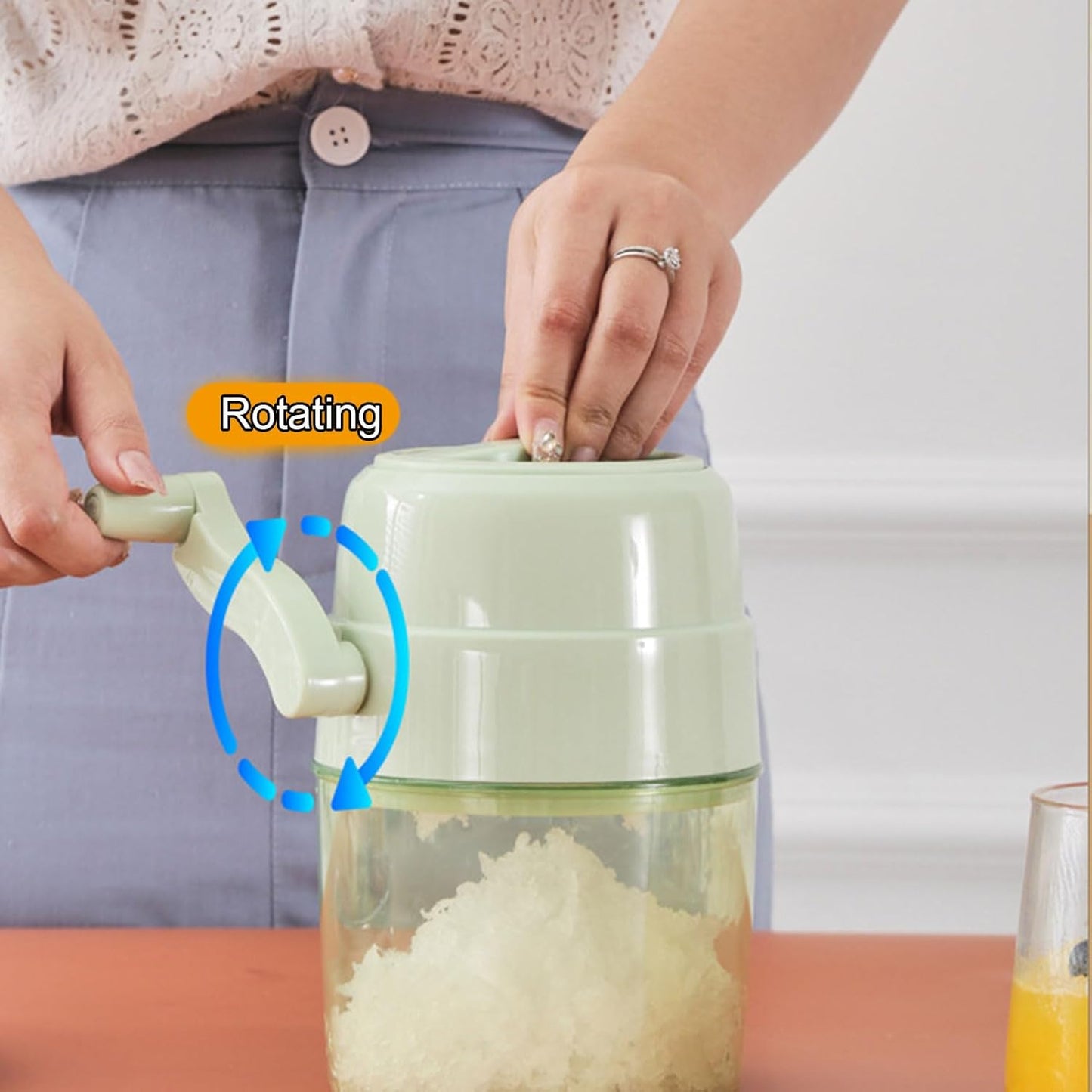 1 Piece Green Manual Multifunctional Slushy Machine Ice Crusher Portable Snow Cone Maker Household Small Ice Breaker for Cafes Restaurants Ice Cream Shops