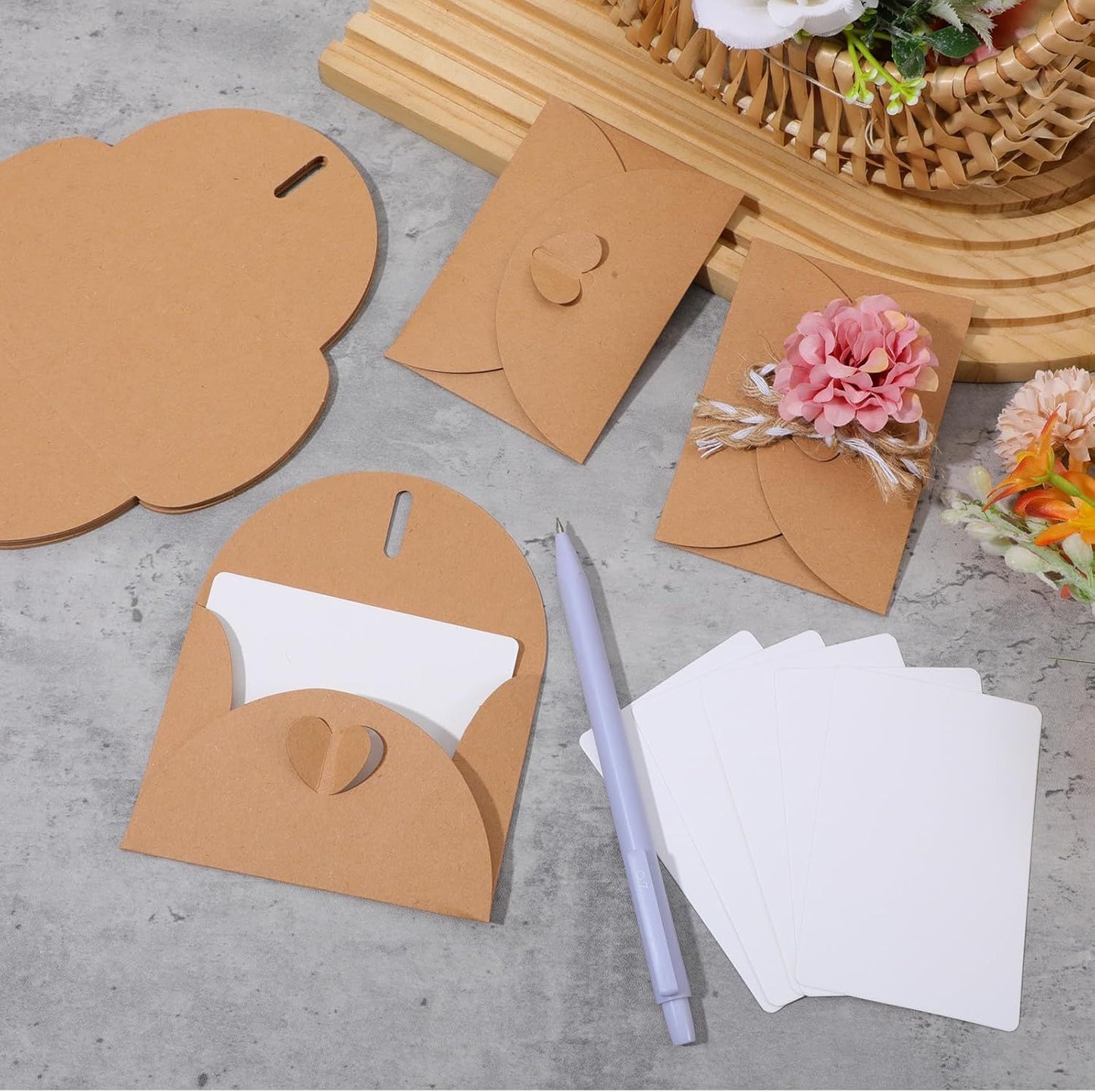 30 Pcs Mini Envelopes with Blank Cards, 4.02×2.76in Cute Envelopes with Heart Clasp, Paper Gift Card Holders, Tiny Envelope for Business Card, Weddings Favors, Greeting Cards