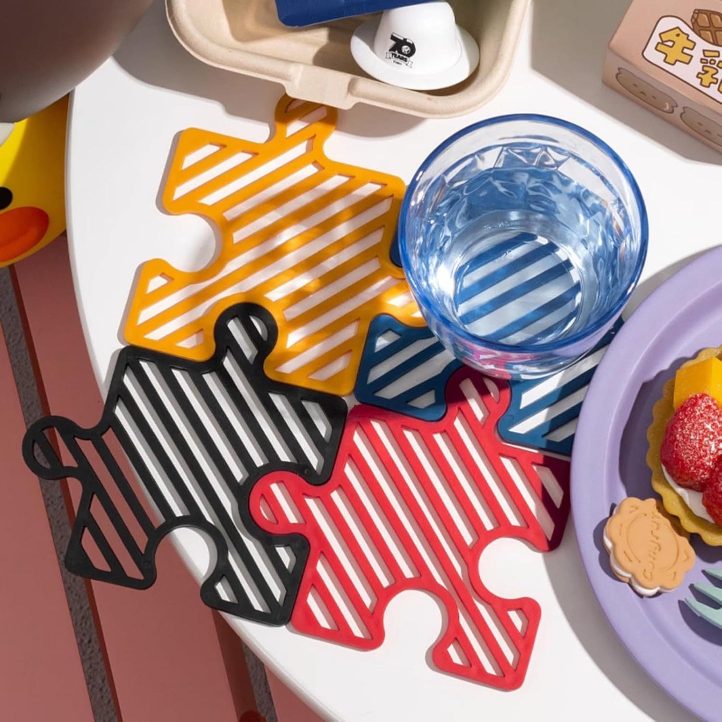 4 Pcs Creative Puzzle Shaped Heat Resistant Table Mat Set Insulated Coasters for Cups Bowls Pots Plates (Red Blue Orange Black,3.7x4.7 Inch)