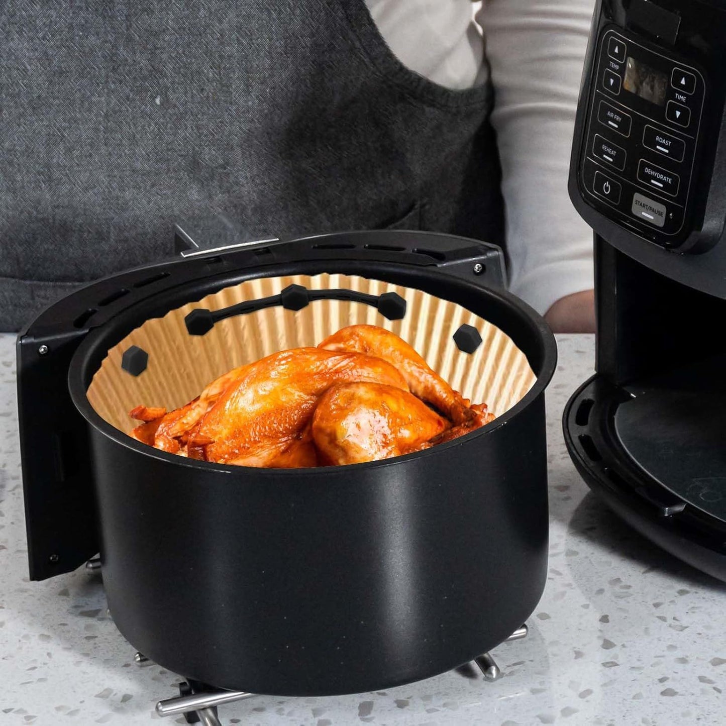 2 Sets Air Fryer Magnet Silicone Buckle, Air Fryer Magnets for Parchment Paper Liners Silicone Magnetic Buckle Prevent Paper Burning Kitchen Accessories (Black)