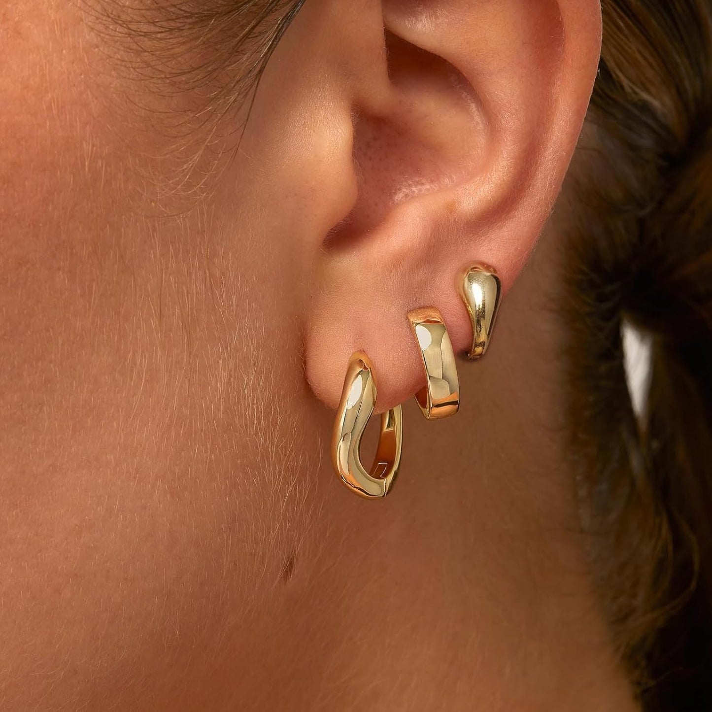 Gold Hoop Earrings for Women Trendy Dainty Wavy Gold Huggie Earrings,14k Gold Stud Earring Hypoallergenic Earring Flat Back Earrings Small Hoop Earrings for Women Gifts