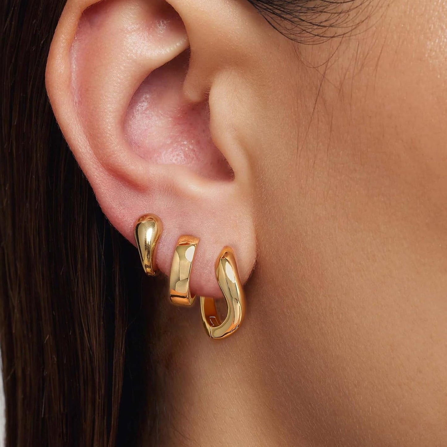 Gold Hoop Earrings for Women Trendy Dainty Wavy Gold Huggie Earrings,14k Gold Stud Earring Hypoallergenic Earring Flat Back Earrings Small Hoop Earrings for Women Gifts