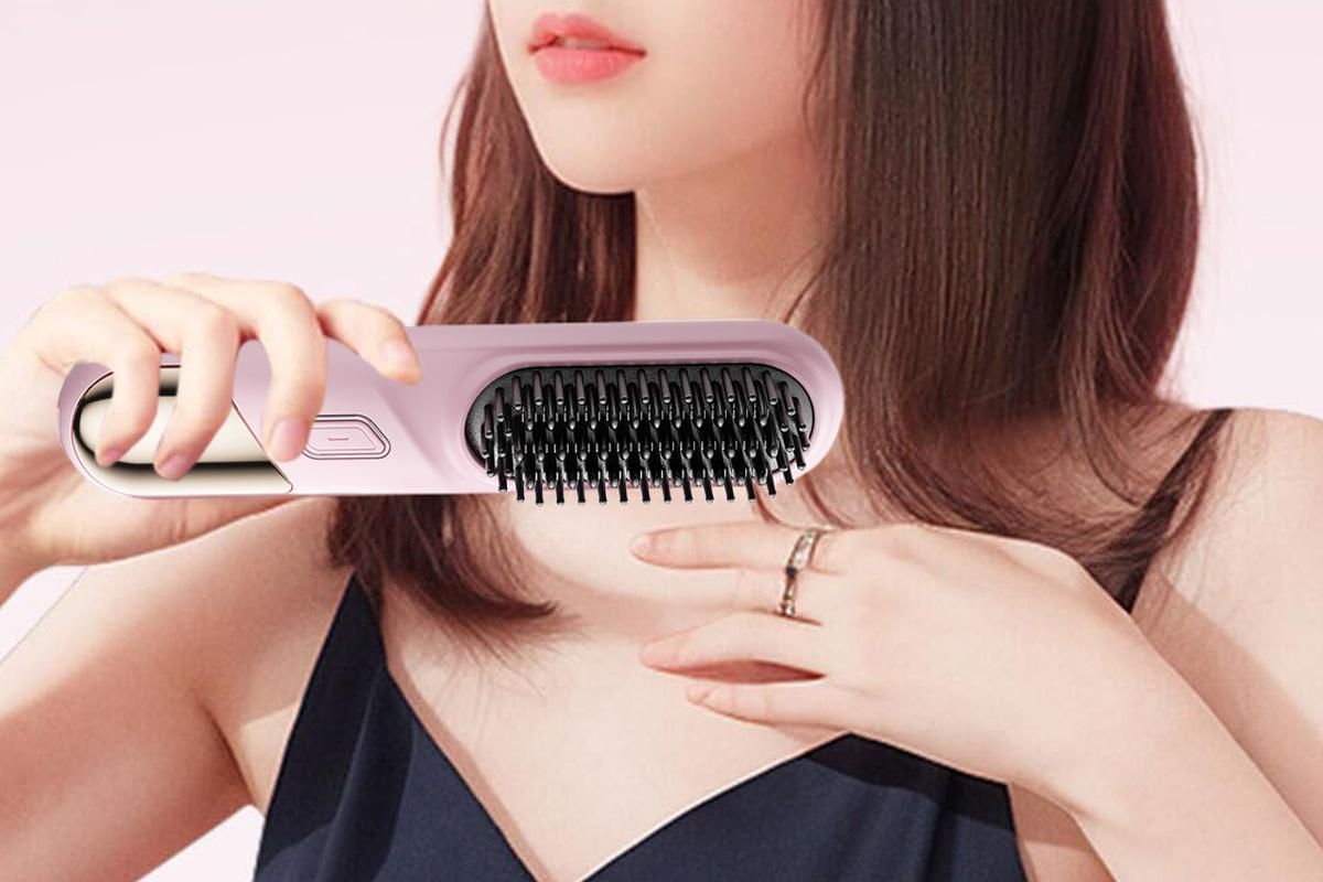 Portable Cordless Heated Straightening Brush for Travel Cordless Hair Straightener Brush Comb Straightener for Women -Pink