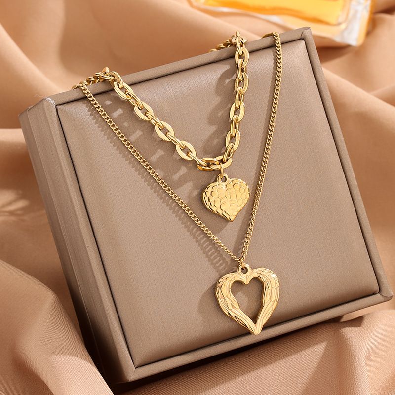 Women's Layered Necklace with Gold-Plated Heart Pendant – Vintage-Style Women's Necklace