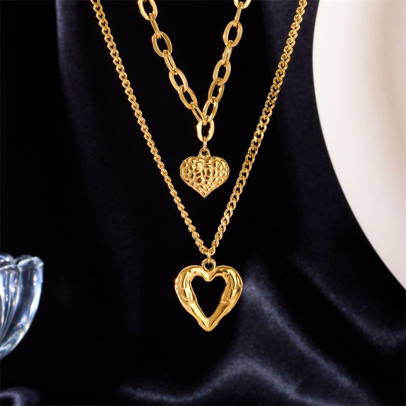 Women's Layered Necklace with Gold-Plated Heart Pendant – Vintage-Style Women's Necklace