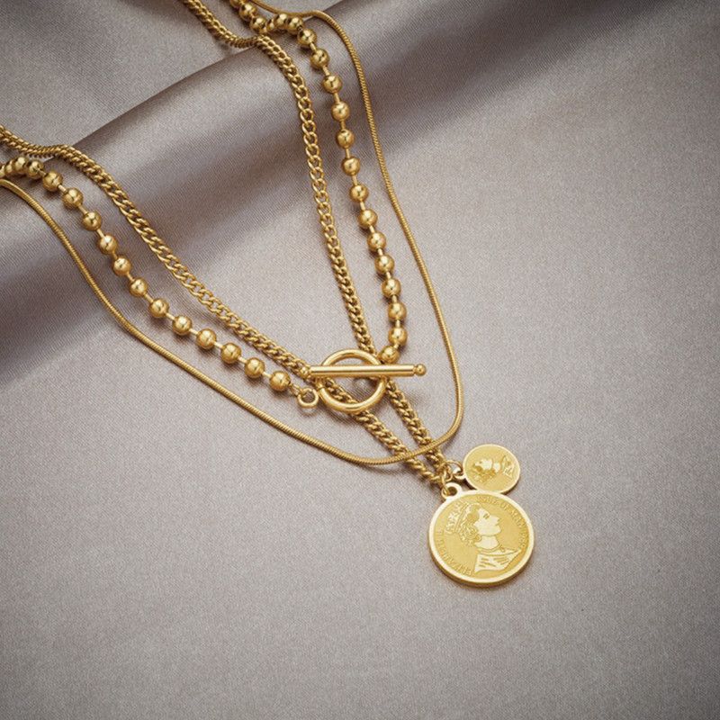 Retro Queen Pendant Layered Necklace, 18K Gold-Plated Titanium Collar Necklace, Women's Fashion Necklace
