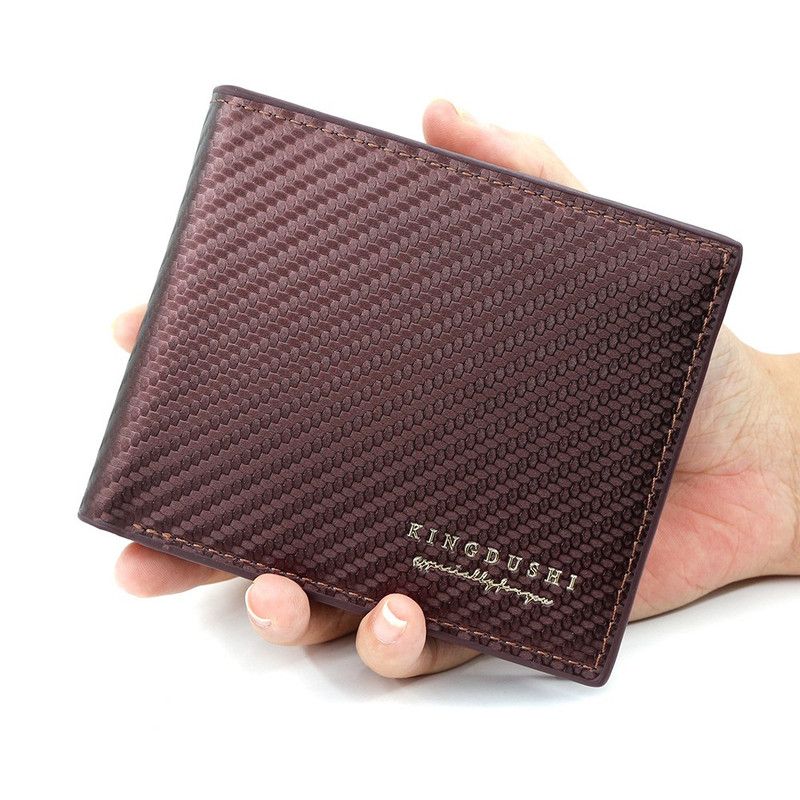 Men's Short Bifold Carbon Fiber Texture PU Wallet, Multi-Card Slot Purse with Zipper Coin Pocket & ID Photo Window for Daily Use (Dark Brown)