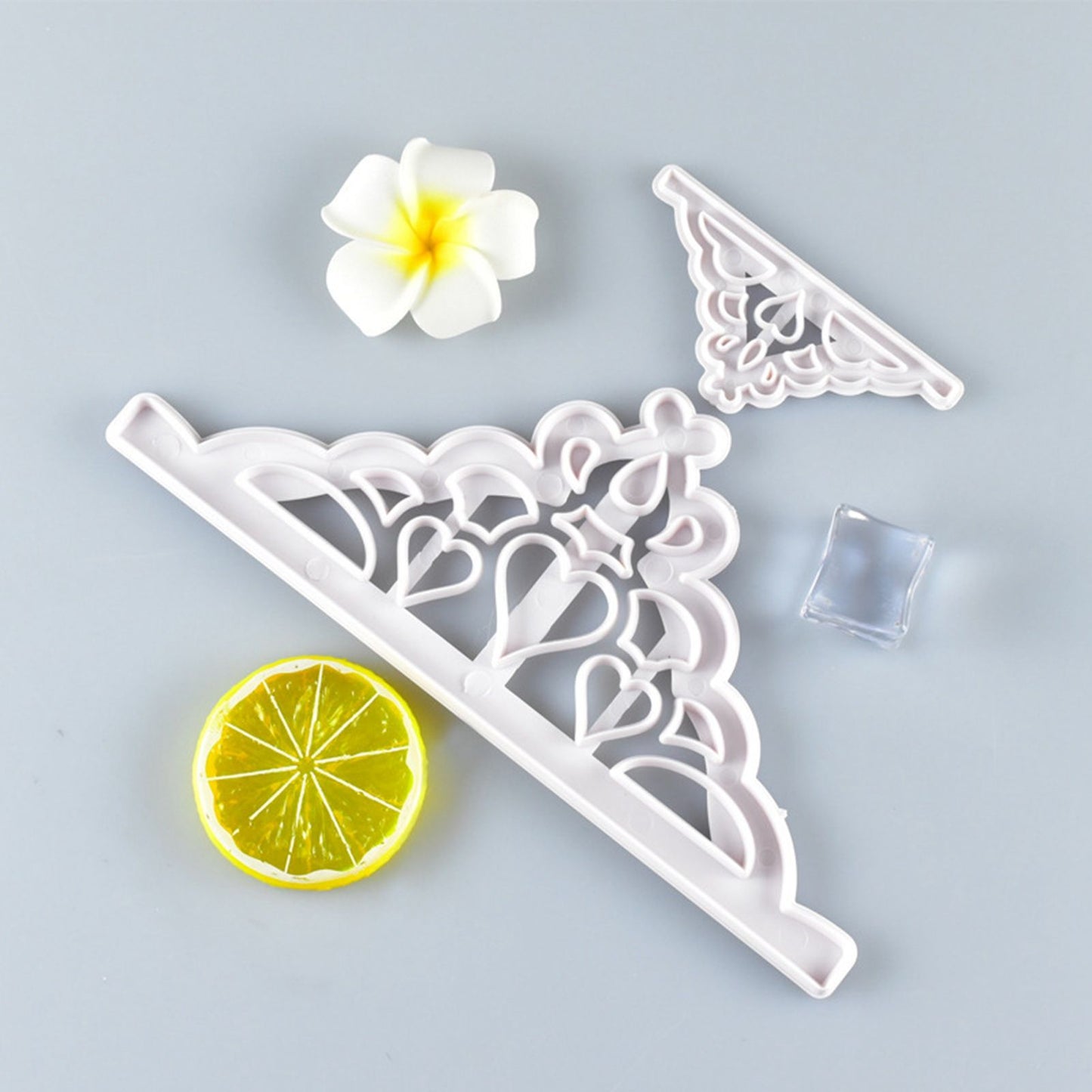 2 Pcs Crown Cutters Set Princess Crown Mold Tiara Cutter Cake Decorating Mold for DIY Birthday Party Dinner