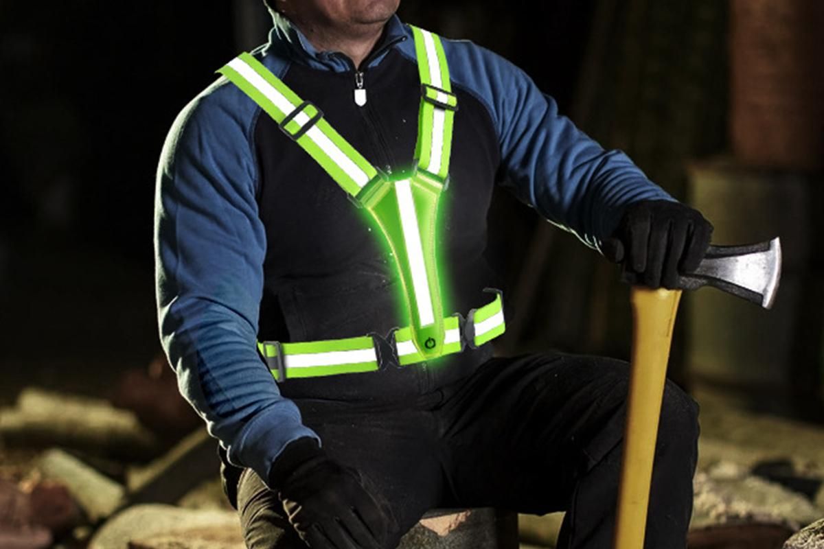 LED Reflective Vest Running Gear USB Rechargeable LED Light Up Vest High Visibility with Adjustable Waist and Shoulde for Night Walking Cycling, High Visibility Running Vest with Reflective Strips -Green