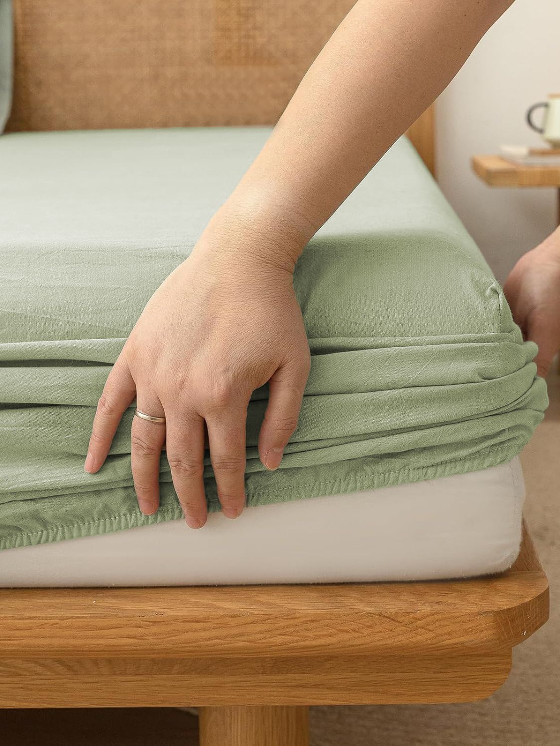 100% Cotton Fitted Sheet - Super Soft 40cm Deep Pocket Bottom Sheets - White Elastic Sheet（Double,Green beans)