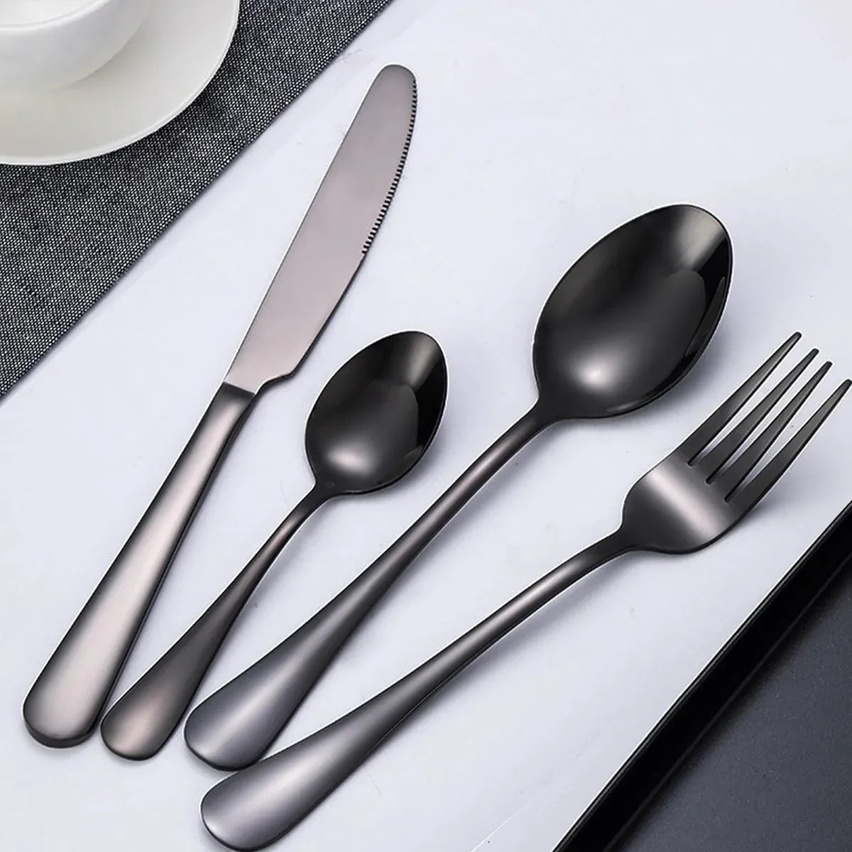 8-Piece Stainless Steel Cutlery Set - 2 Sets of Knife Fork Dinner Spoon Teaspoon - Rose Gold