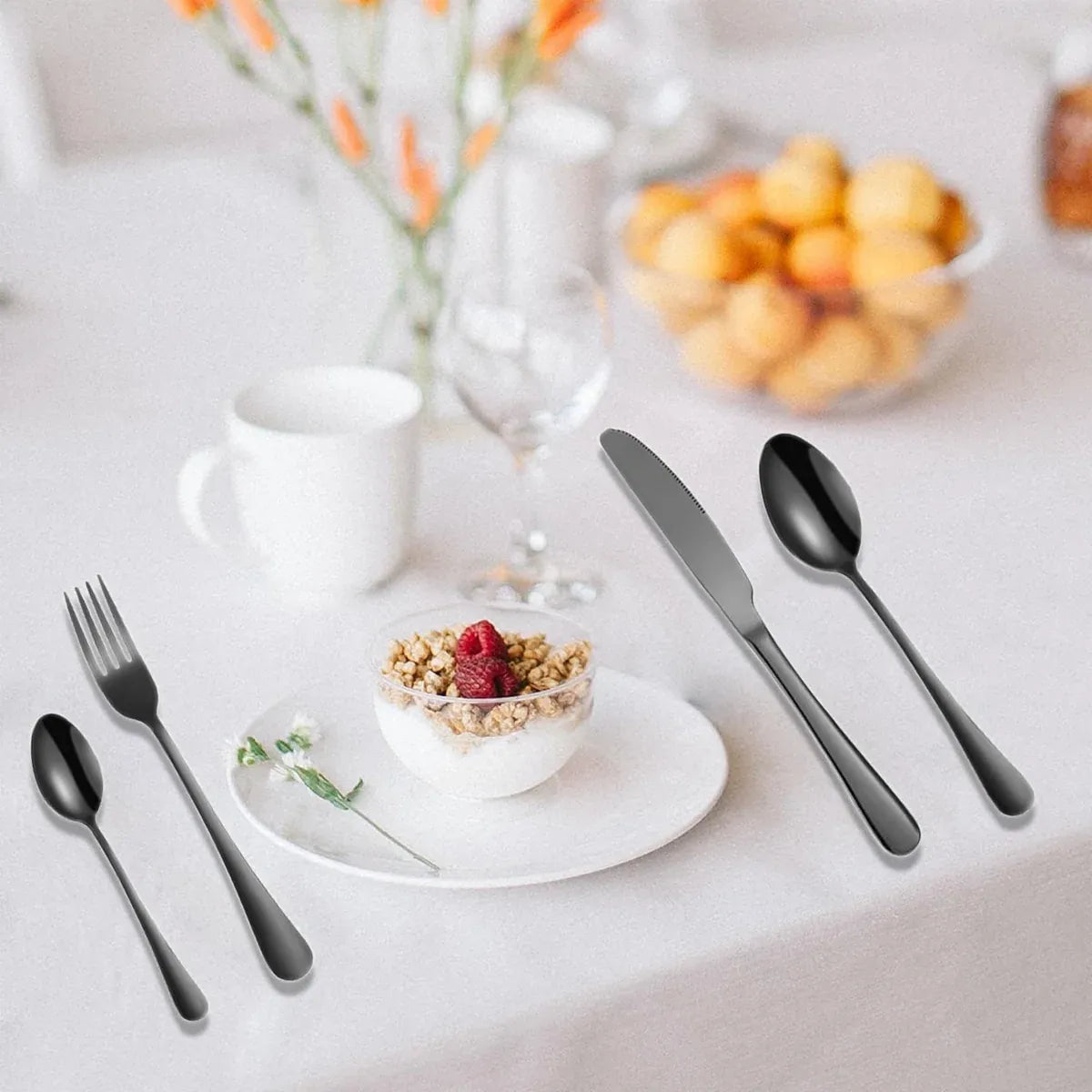 8-Piece Stainless Steel Cutlery Set - 2 Sets of Knife Fork Dinner Spoon Teaspoon - Rose Gold