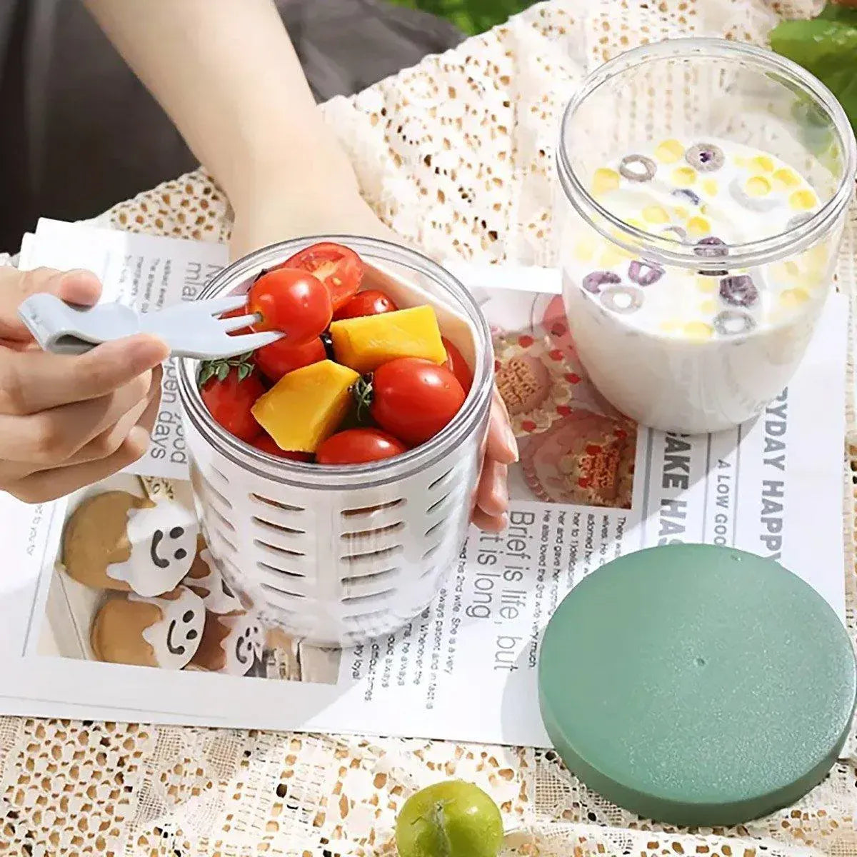 Portable Drainable Fruit Cup Plastic Sealed Cup for Snacks and Travel Use - Green