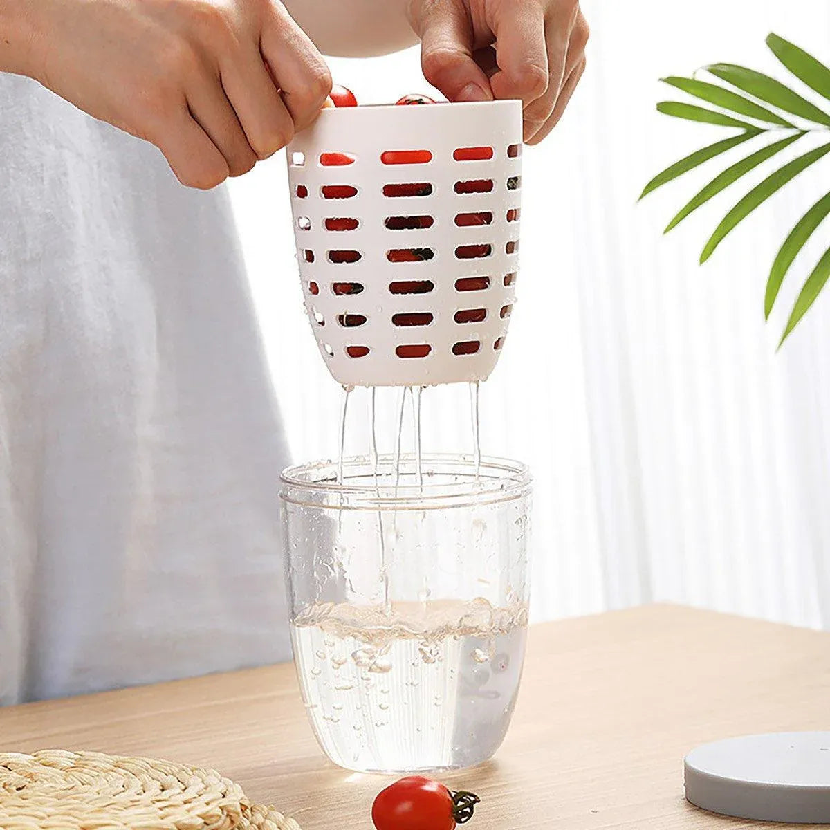 Portable Drainable Fruit Cup Plastic Sealed Cup for Snacks and Travel Use - Green