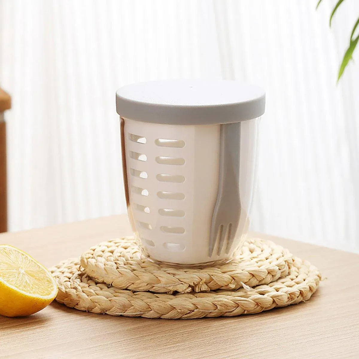 Portable Drainable Fruit Cup Plastic Sealed Cup for Snacks and Travel Use - Green