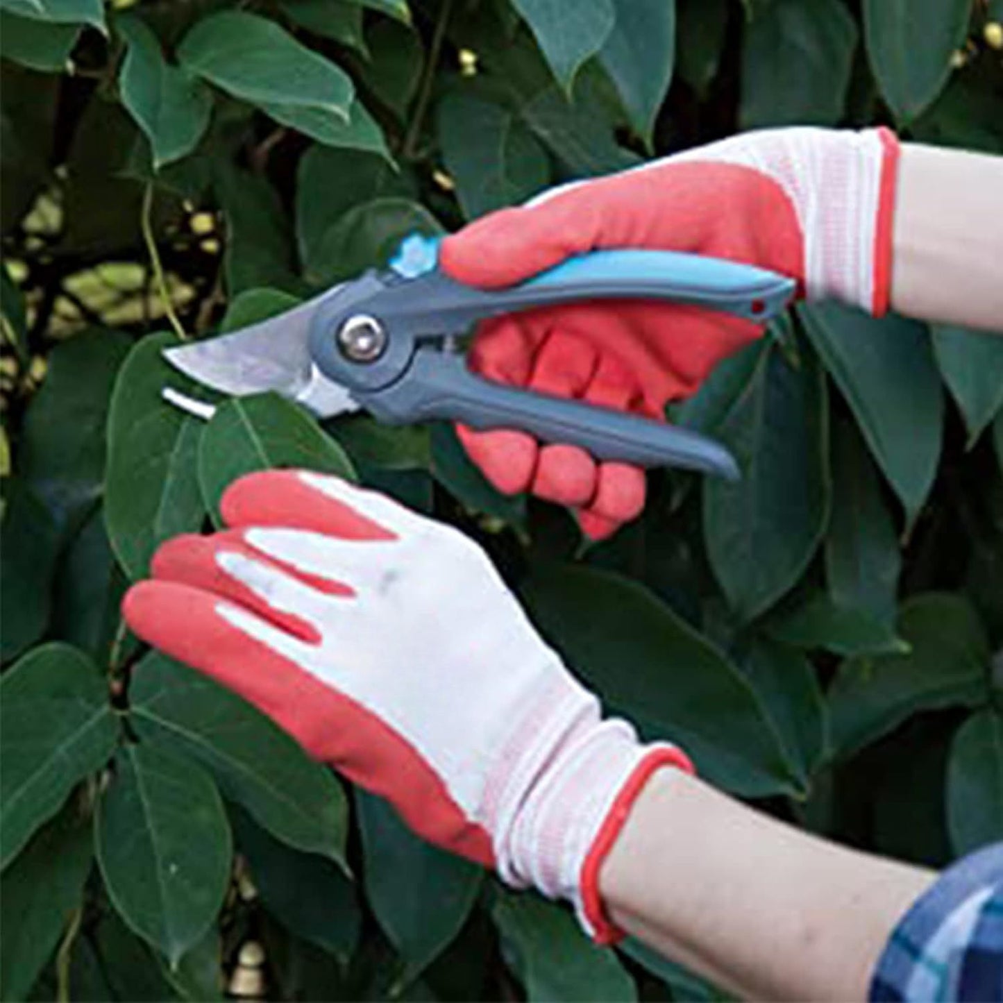 3 Pairs Green Gardening Gloves with Breathable Latex Coating - Non-Slip Protective Work Gloves for Yard Work Planting and Outdoor Maintenance - All-Day Comfort and Dexterity for Gardeners