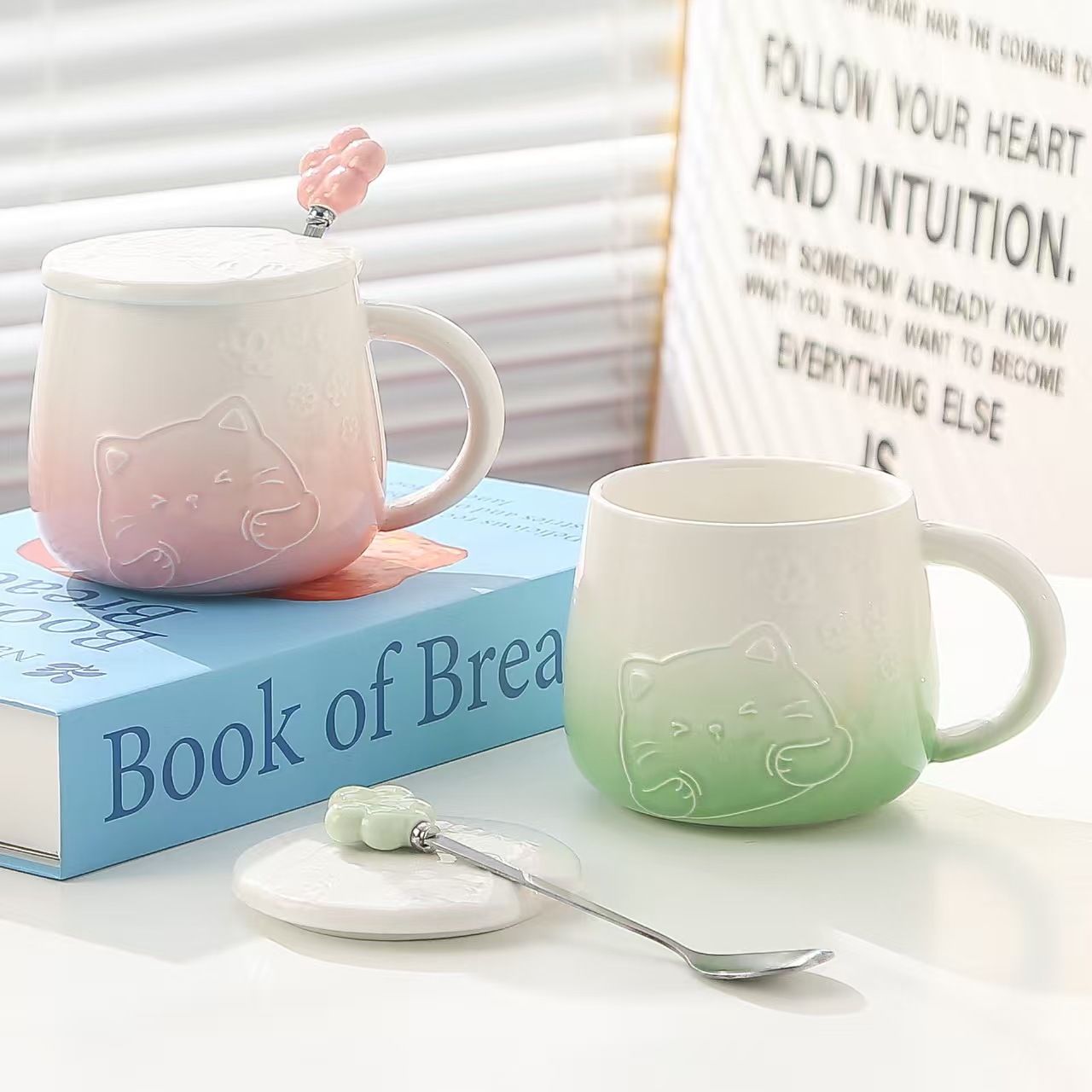 Blue Gradient Cat Ceramic Mug with Lid and Spoon - 400ml Porcelain Coffee Cup - Adorable 3D Cat Design, Pastel Colour, Gift Box Included - Ideal for Home, Office, or as a Present for Women and Cat Lovers