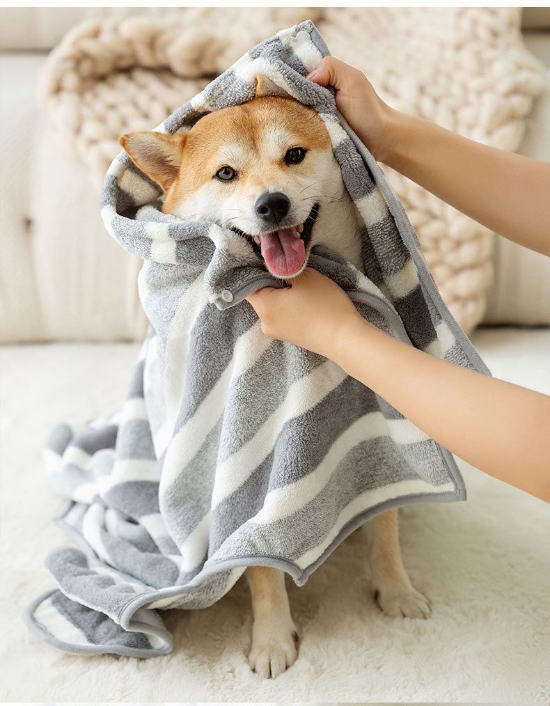 Grey and White L Size Super Absorbent Dog Bathrobe – Quick-Dry Coral Fleece Pet Towel with Snaps & Adjustable Belly Strap | Wearable Drying Coat for Small Medium Large Dogs & Cats After Bath, Swim, Rain