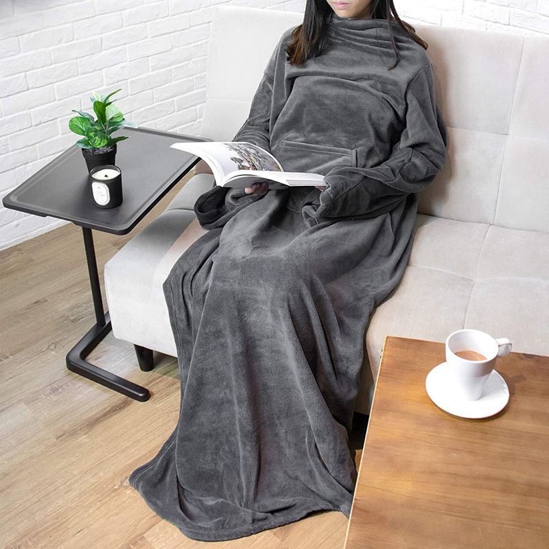 Winter Cozy Warm Loungewear Gift Set – 170 × 200CM Dark Grey Flannel Fleece Wearable Blanket with Adjustable Sleeves Large Front Pocket and Back Velcro Closure, Free M Size Sherpa Fleece Cable Knit Anti-Slip Slipper Socks for Home Relaxation