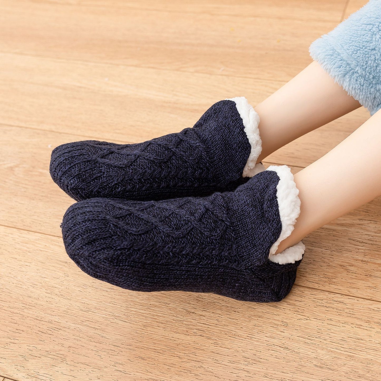 Winter Cozy Warm Loungewear Gift Set – 170 × 200CM Navy Blue Flannel Fleece Wearable Blanket with Adjustable Sleeves Large Front Pocket and Back Velcro Closure, Free XL Size Sherpa Fleece Cable Knit Anti-Slip Slipper Socks for Home Relaxation